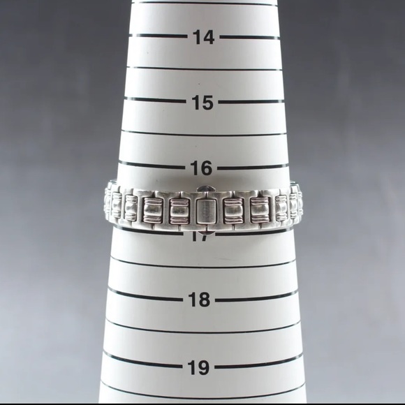 Gucci Italian Luxury Watch - Picture 8 of 11